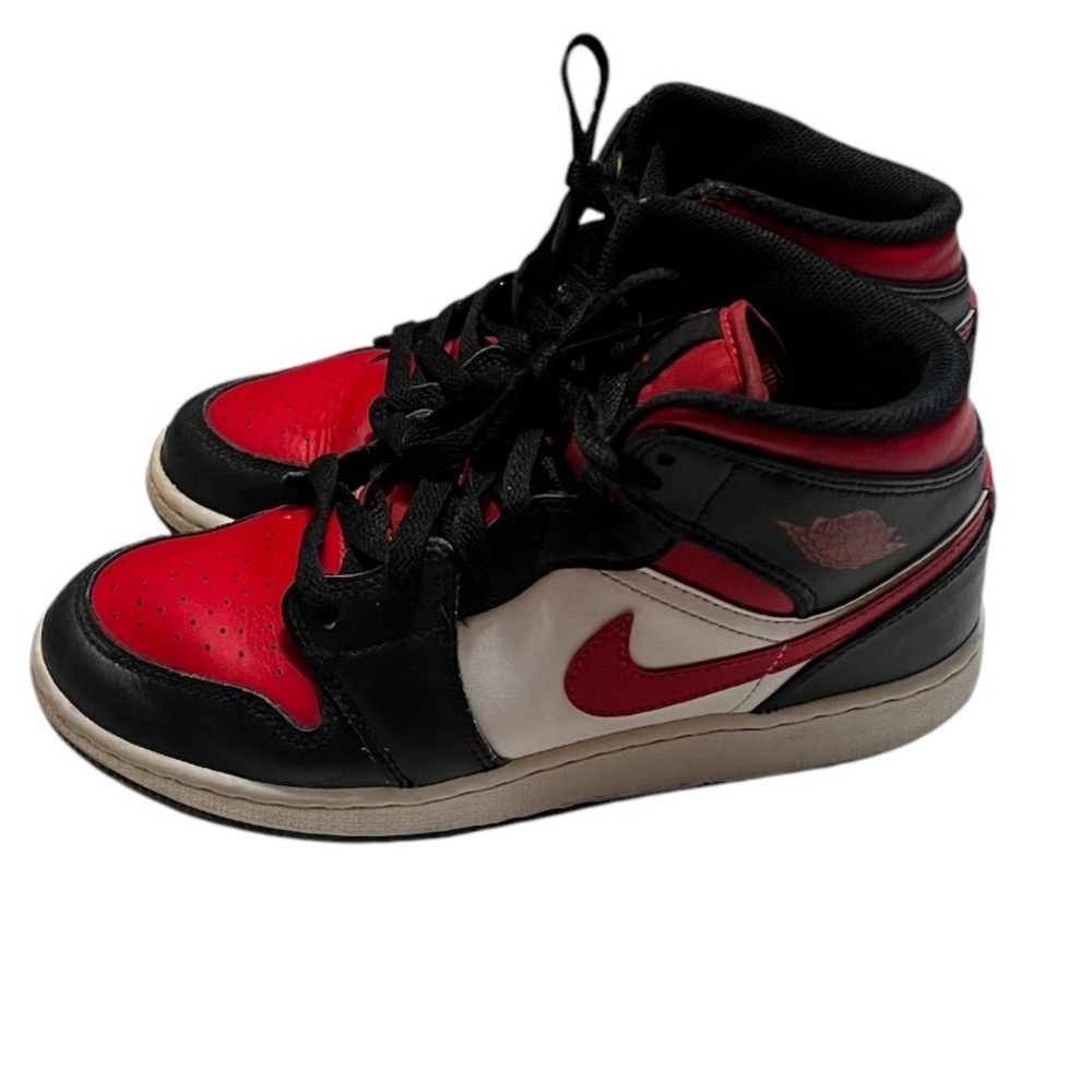 Nike Air Jordan 1 AJ1 Mid GS Bred Toe Black Red Wht Shoes Sz 6Y Women 8 Flaws - Picture 9 of 12